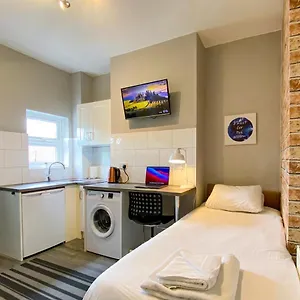  Apartment Limpenny Studio - Work Friendly And Outstanding Garden Studio Close To Centre United Kingdom