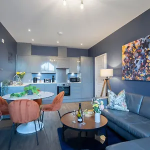  Apartment Elliot Oliver - Loft Style 2 Bedroom With Parking In The Docks United Kingdom